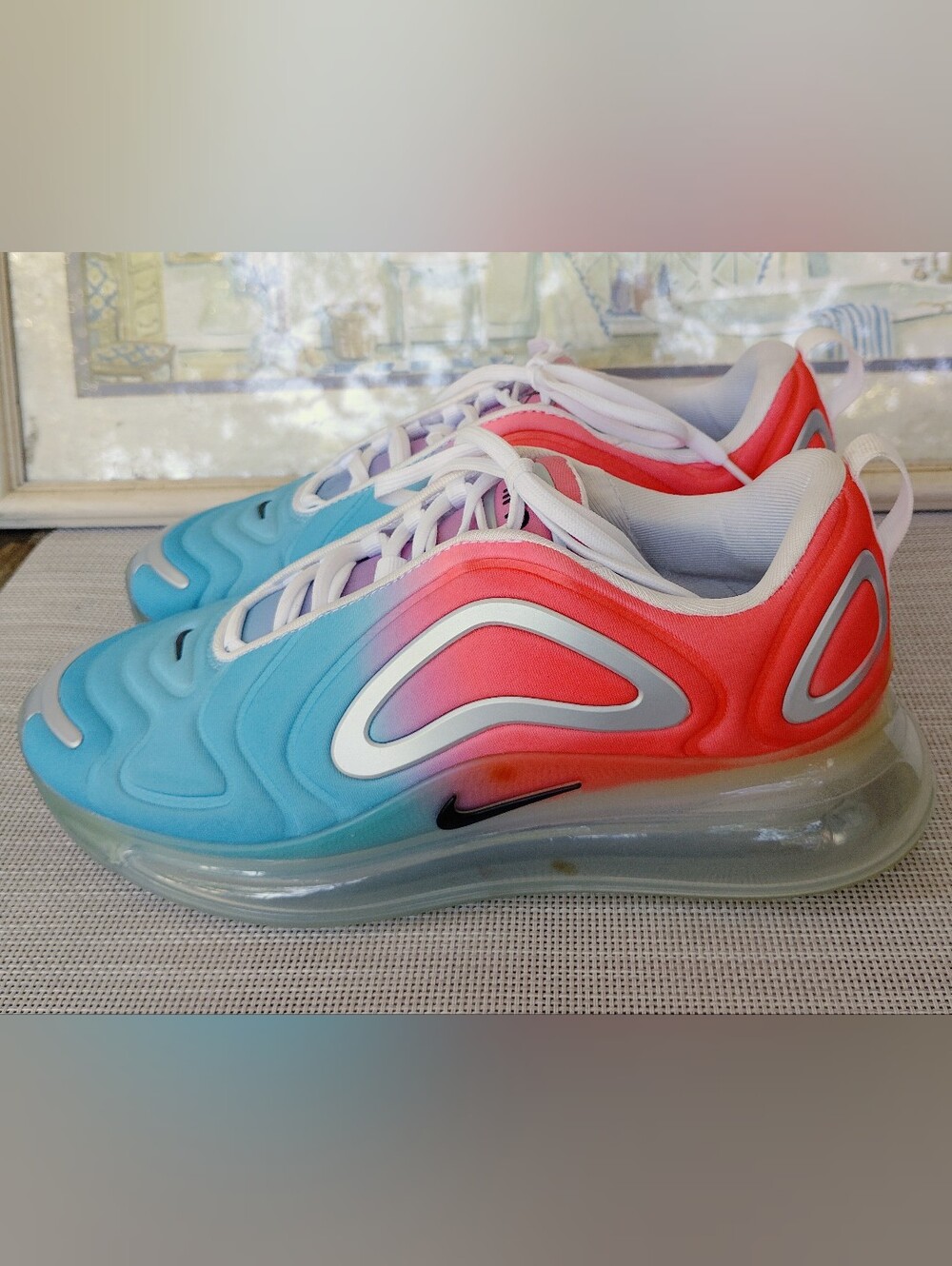 Women's Nike "Air Max 720 Pink Sea" Sculpted Molded Multi-Color Shoes. Size 9